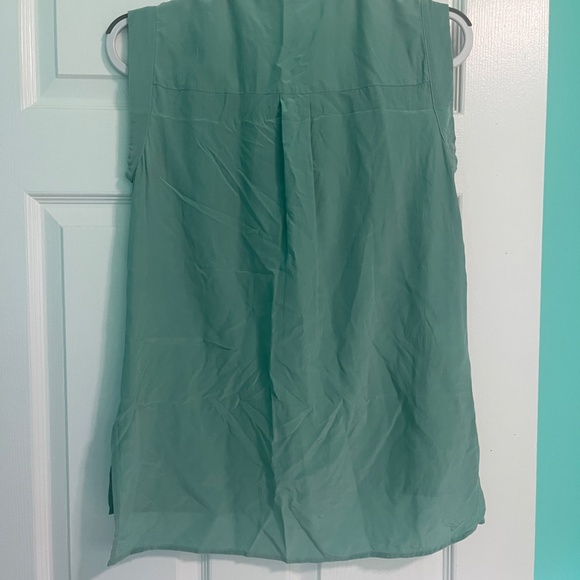 BCBG MAX AZRIA Kori Sleeveless 100% Silk Green Blouse - Size S - Picture 3 of 3